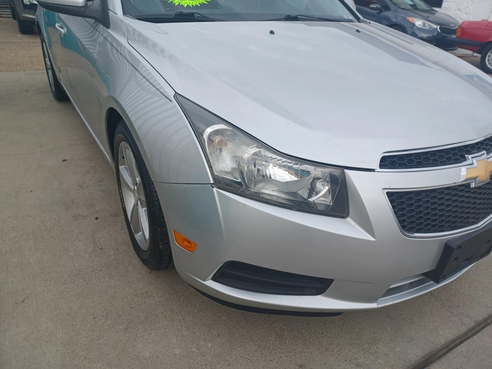 2013 SILVER Chevrolet Cruze 2LT (1G1PE5SB7D7) with an Turbocharged Gas I4 1.4L engine, 6-Speed Automatic transmission, located at 2001 E. Lancaster, Ft. Worth, 76103, (817) 336-7000, 32.746181, -97.301018 - Photo #2